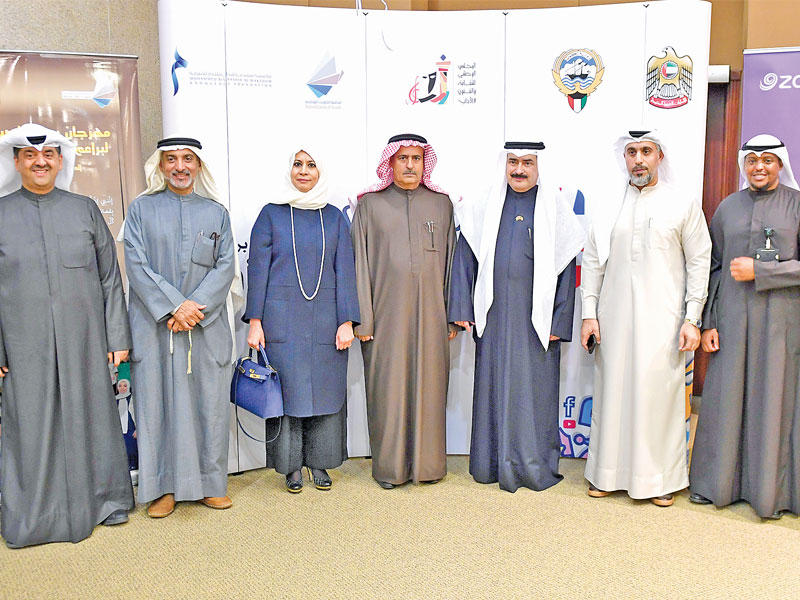 الروضان تتوسط المنصوري والعبدالجليل خلال الفعاليةn