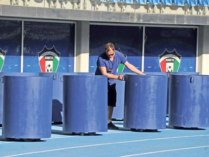 تجهيز المعدات اللازمة لكرنفال الافتتاح