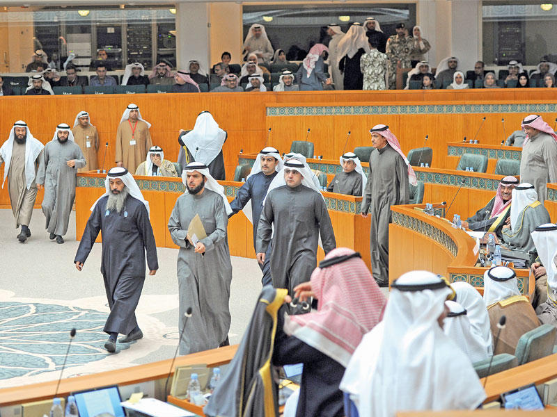 انسحاب النواب خلال أداء الحكومة اليمين الدستورية (تصوير عبدالله الخلف)