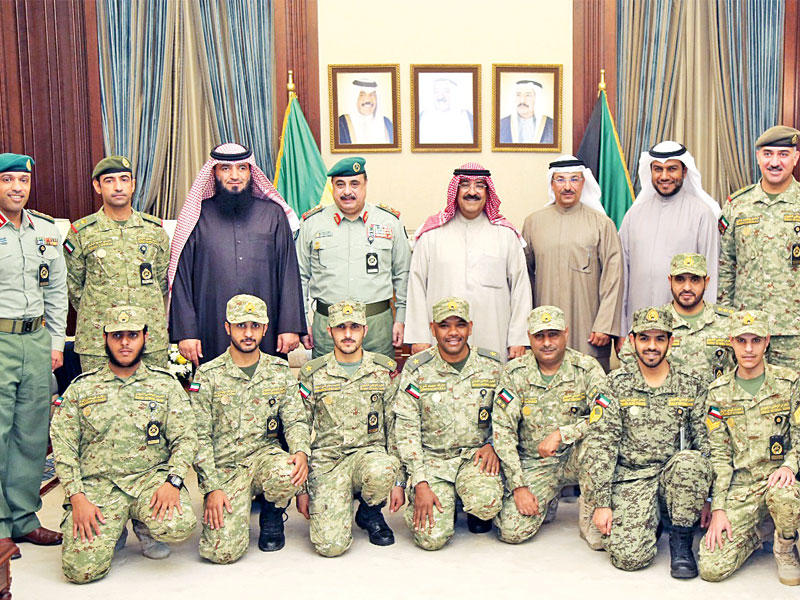 مشعل الأحمد متوسطاً المكرمين