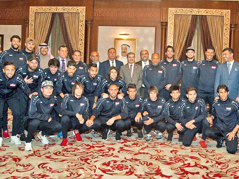 الوفد العراقي في قاعة التشريفات بمطار الكويت