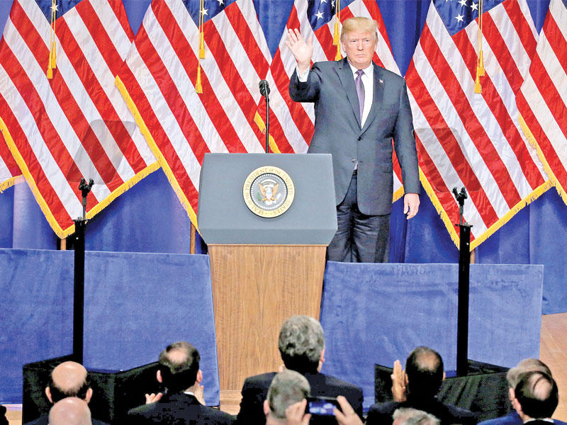 ترامب معلناً الخطوط العريضة لاستراتيجيته مساء أمس الاول في واشنطن (رويترز)