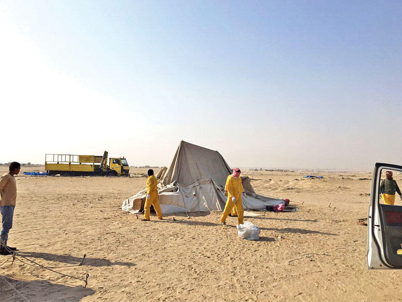 إزالة إحدى الخيم المخالفة