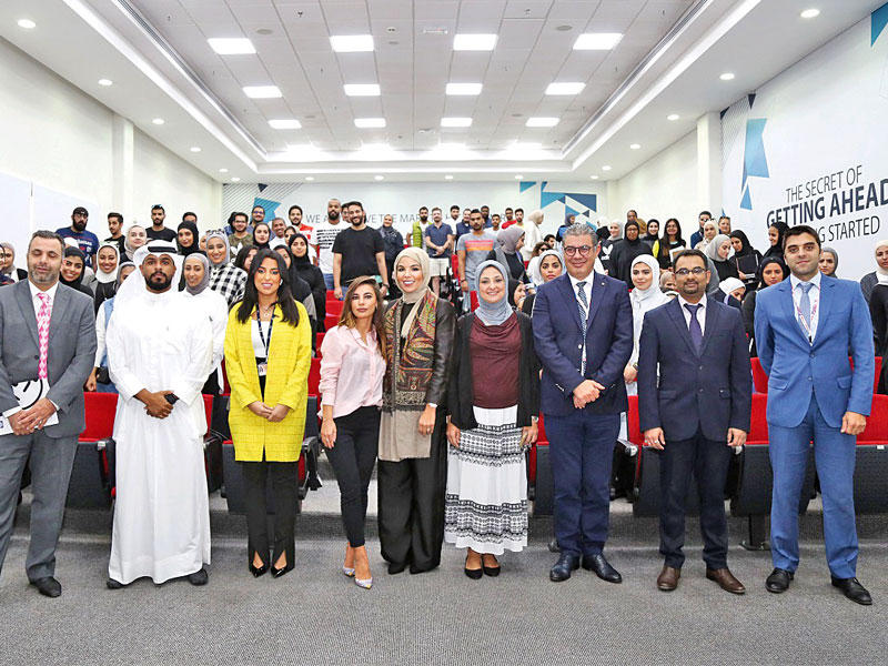 مجموعة الخليج للتأمين تحتفي بخريجي «AUM»