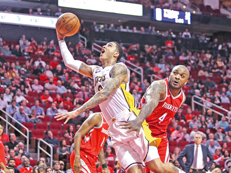 كوزما نجم ليكرز في محاولة أمام هيوستن روكتس