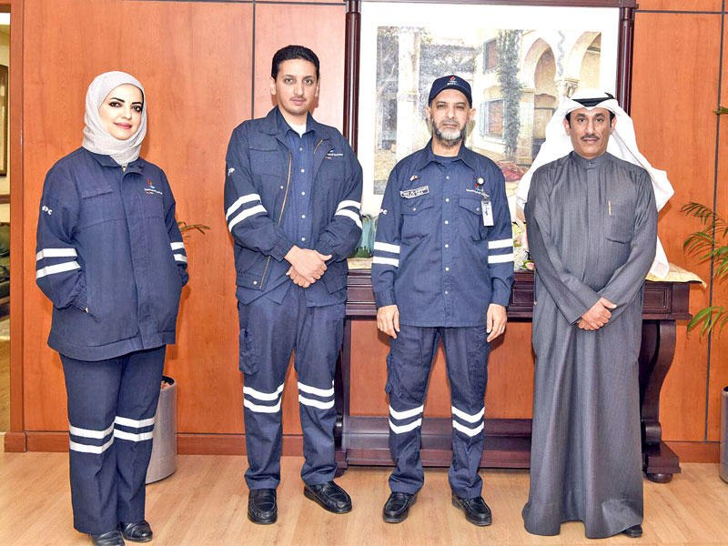 الديحاني متوسطاً محمد المطيري والعتيبي والدكتورة منى القطان