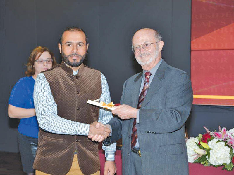 تكريم طالب متفوقn