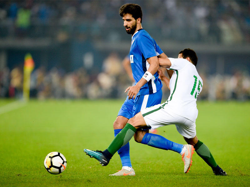 فهد الأنصاري يحاول المرور