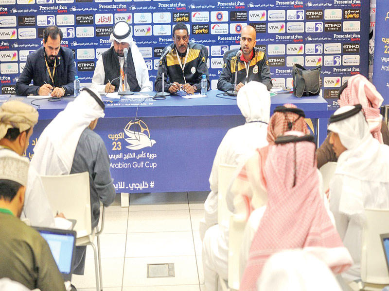 جانب من المؤتمر الصحافي 