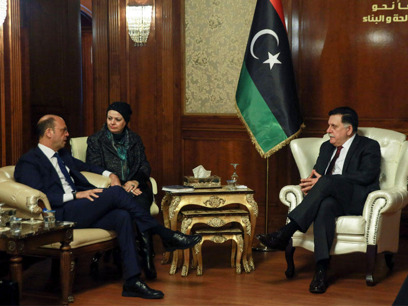 رئيس الوزراء فايز السراج يجتمع مع وزير الخارجية الإيطالي أنجيلينو ألفانو