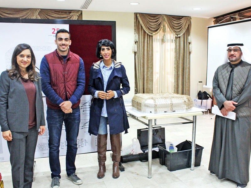  الطلبة وإلى جانبهم التصميم