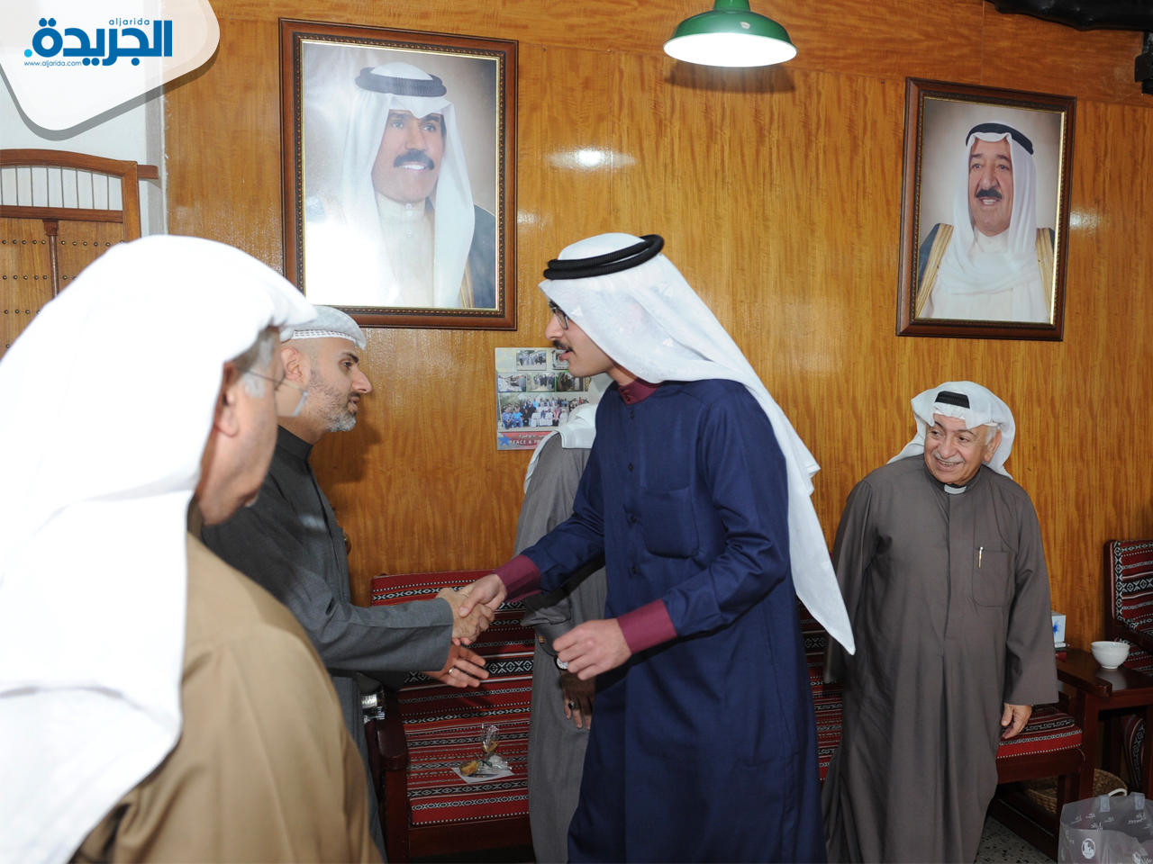 اعضاء الكنيسة الانجيلية في الكويت خلال استقبالهم للمهنئين 