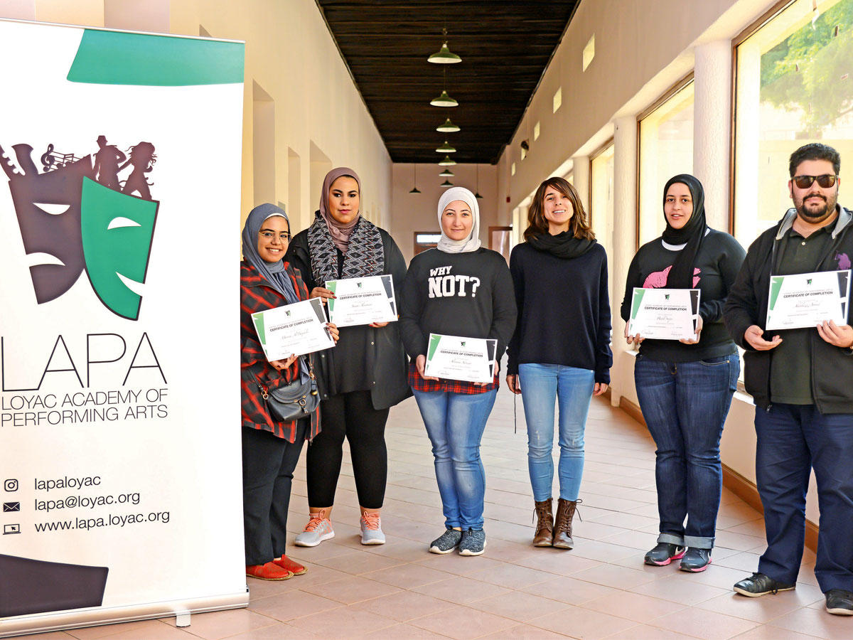 توزيع الشهادات على الطلبة المشاركين في الورشة