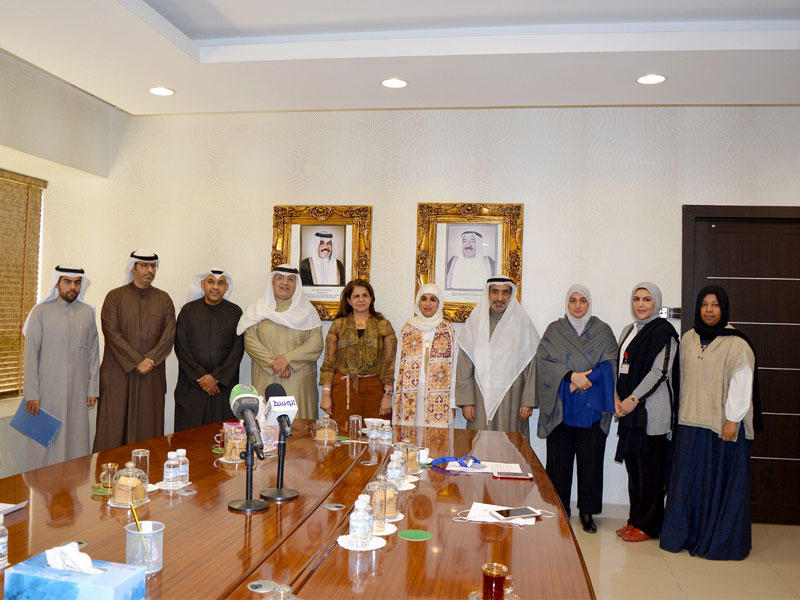 مسؤولو هيئة الإعاقة وجمعية المنابر عقب توقيع البروتوكول