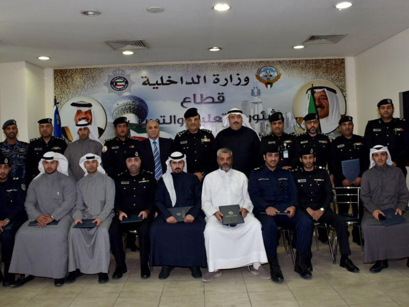 الفودري متوسطاً المشاركين في اختتام الدورة 