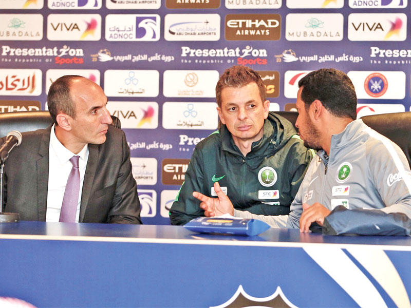 جانب من المؤتمر الصحافي 