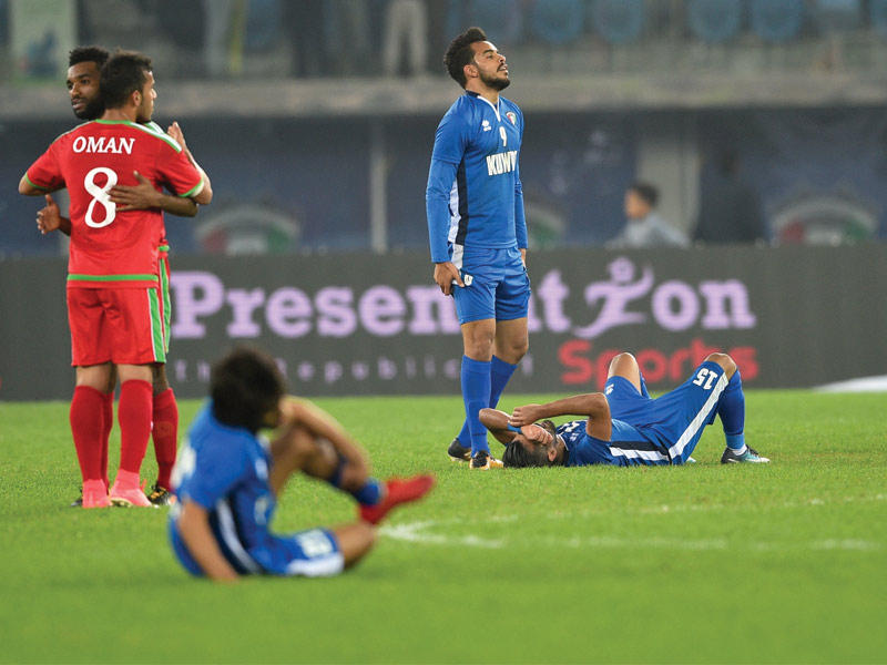 الحزن بادٍ على لاعبي المنتخب أمس (تصوير نوفل إبراهيم)