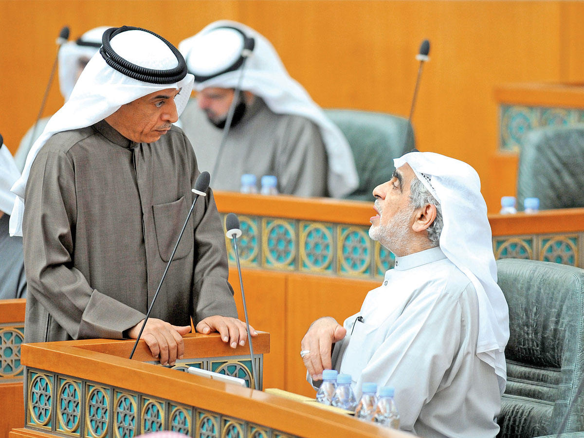 عبدالصمد في حديث مع العازمي
