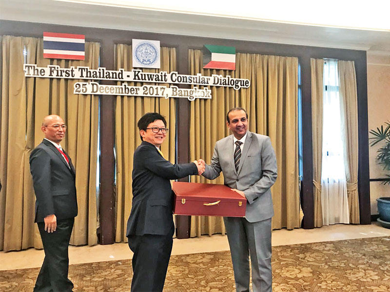 مدير عام الإدارة القنصلية التايلندي يكرم السفير سامي الحمد