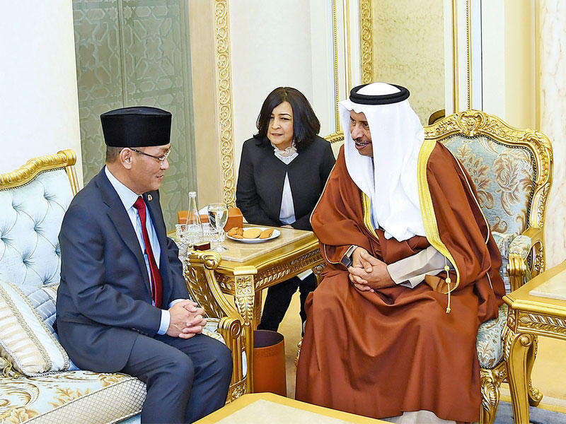 المبارك مستقبلاً سفير بروناي أمس