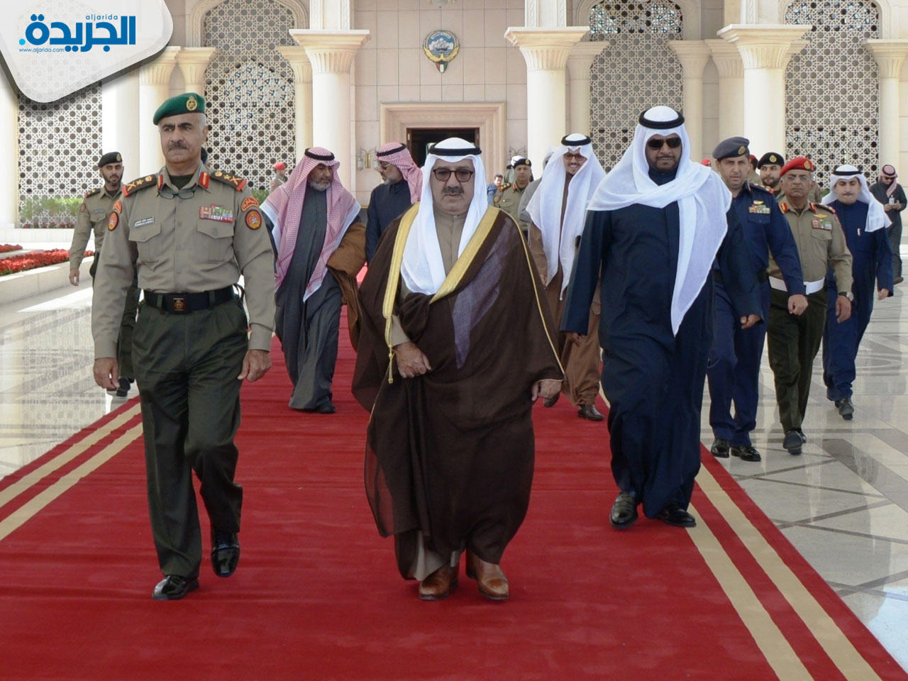  النائب الأول لرئيس مجلس الوزراء ووزير الدفاع الشيخ ناصر صباح الأحمد الصباح أثناء مغادرته