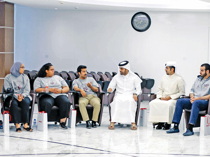 آل ثاني مع طلبة البروتيجيز