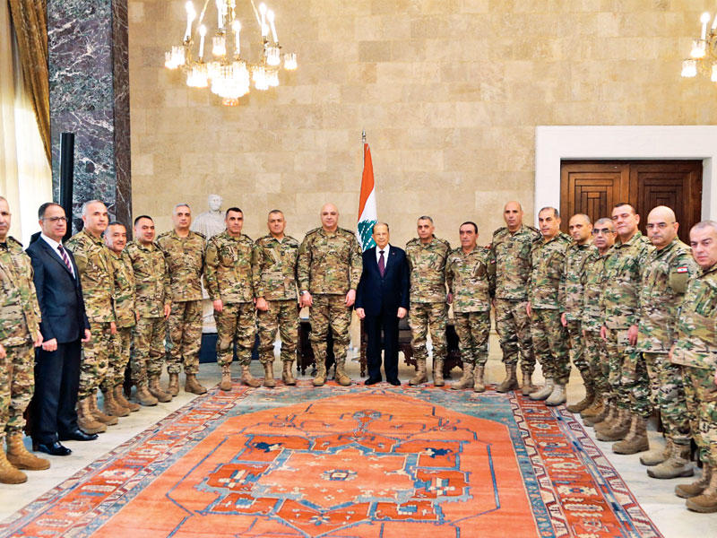 عون مستقبلا قيادة الجيش في قصر بعبدا أمسn