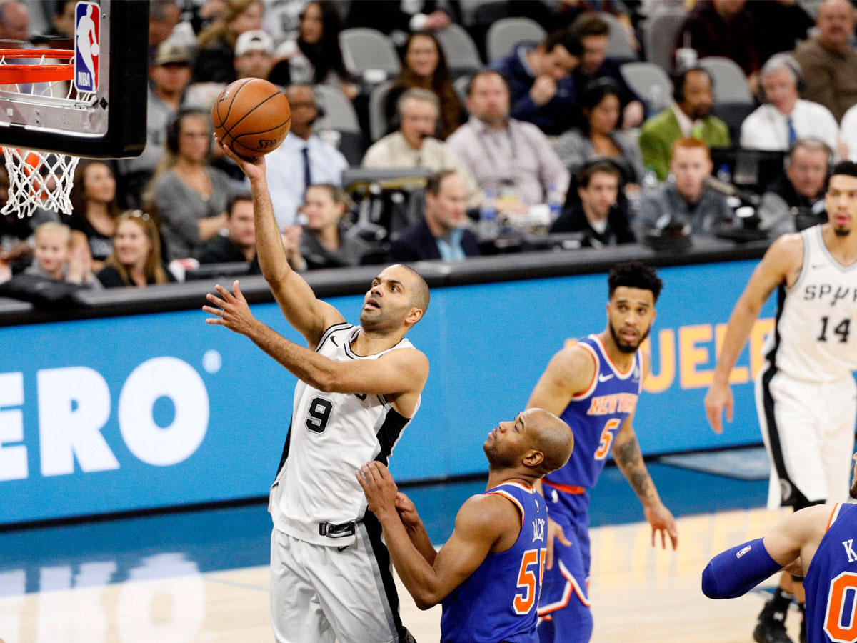 توني باركر نجم سبيرز في محاولة أمام نيكس