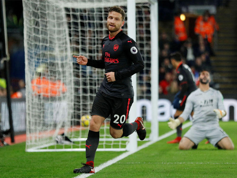 مصطفي نجم أرسنال بعد إحرازه هدفاً في مرمى كريستال بالاس