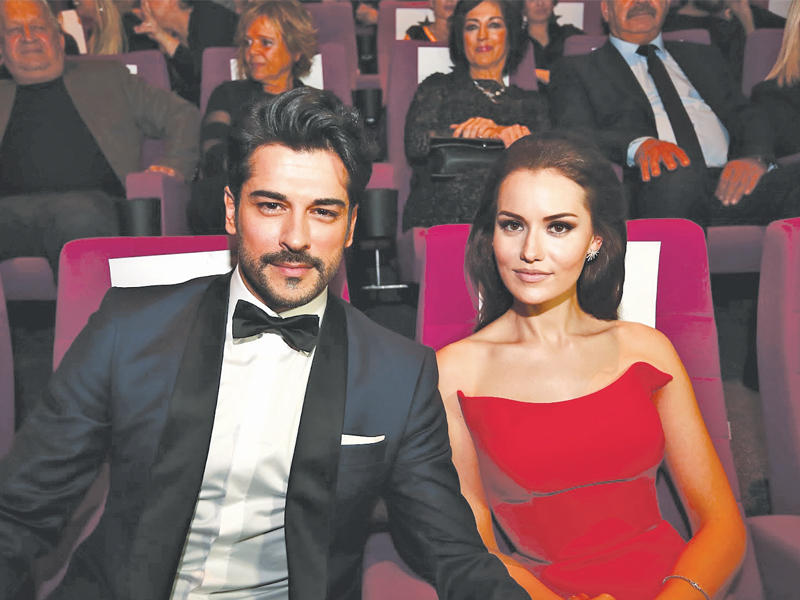 بوراك أوزجفيت​ ​وفهرية أفجين​