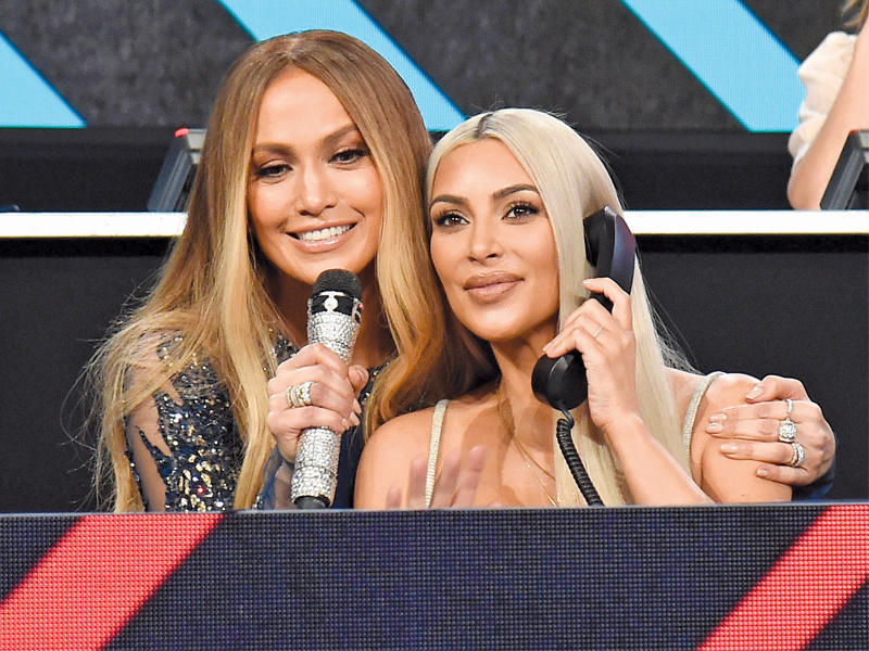 جنيفر لوبيز وكيم كارداشيان 