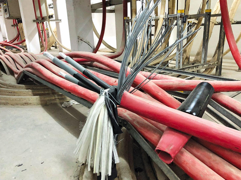 جانب من أعمال إتلاف أملاك الدولة لسرقة الكايبلات