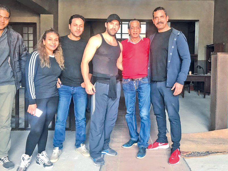 السبكي مع أبطال «حرب كرموز»n