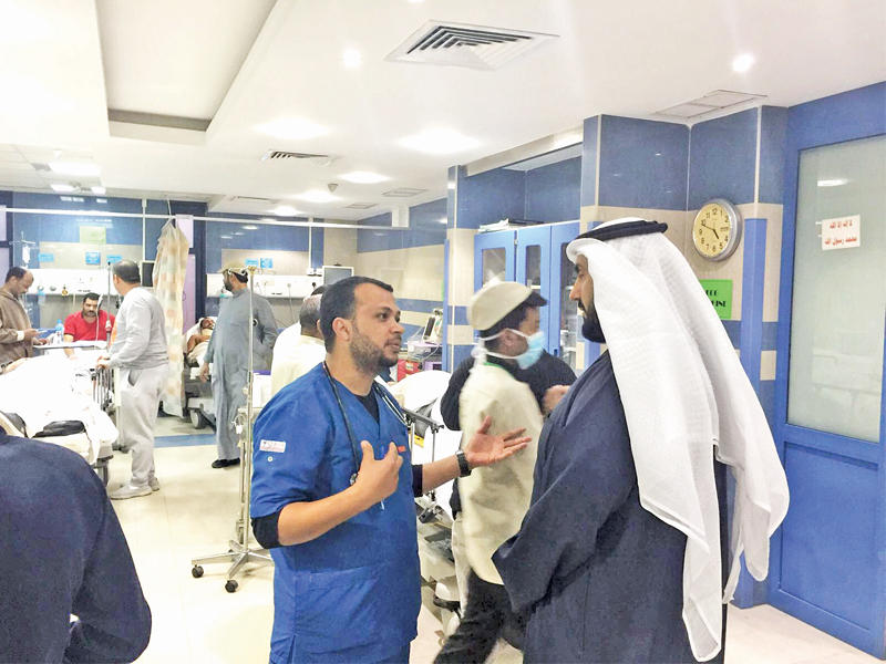 وزير الصحة خلال جولته التفقدية أمس