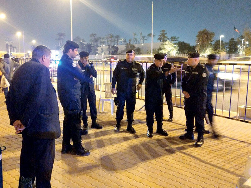 الطراح يشرف على التوزيعات الأمنية