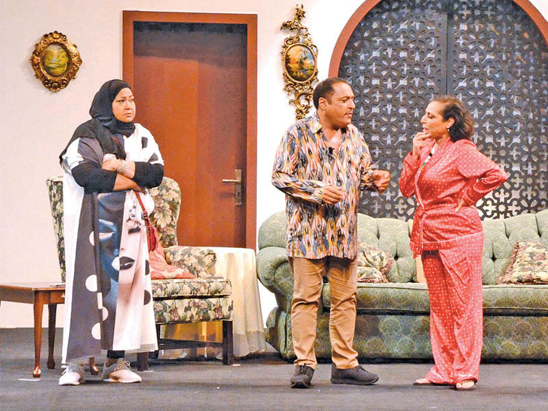 ولد الديرة مع انتصار الشراح وزهرة الخرجي في إحدى المسرحيات