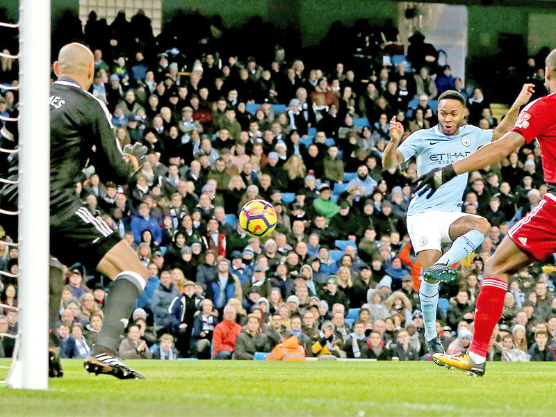 ستيرلينغ نجم مانشستر سيتي يحرز هدفه