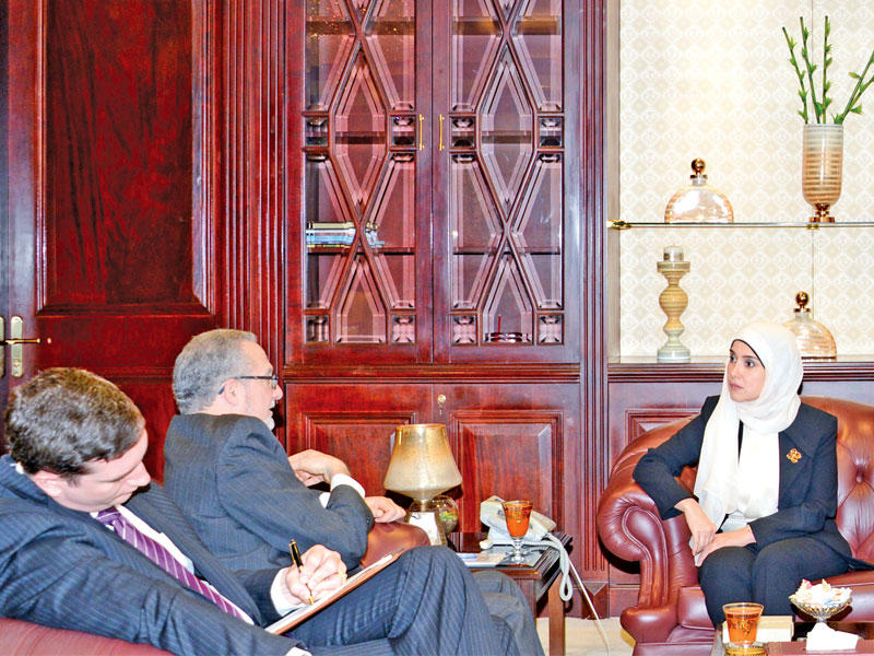 بوشهري خلال استقبالها السفير الأميركي أمس