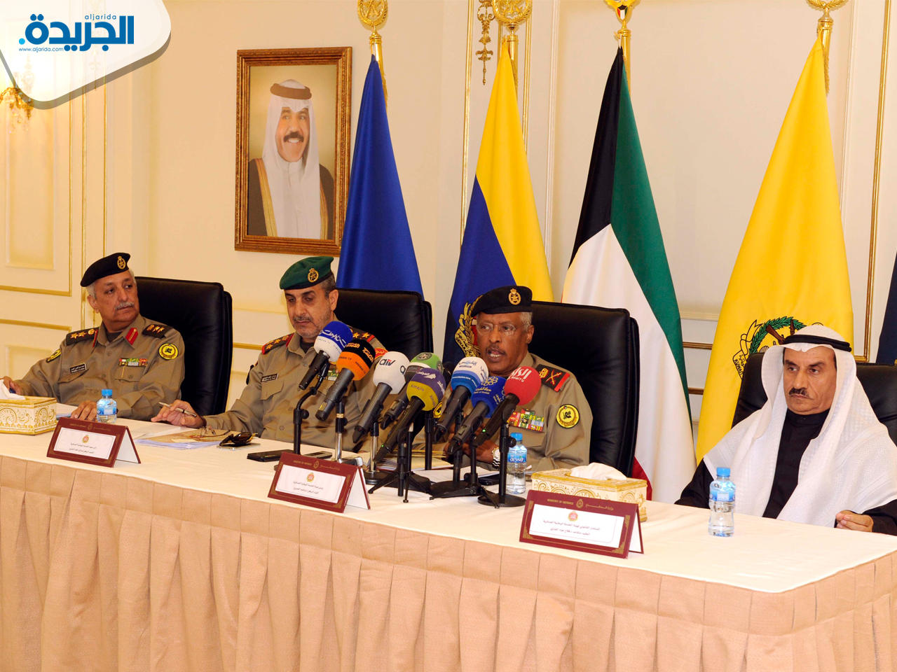 العميري والعنزي متحدثين خلال المؤتمر الصحافيt(تصوير عوض التعمري)