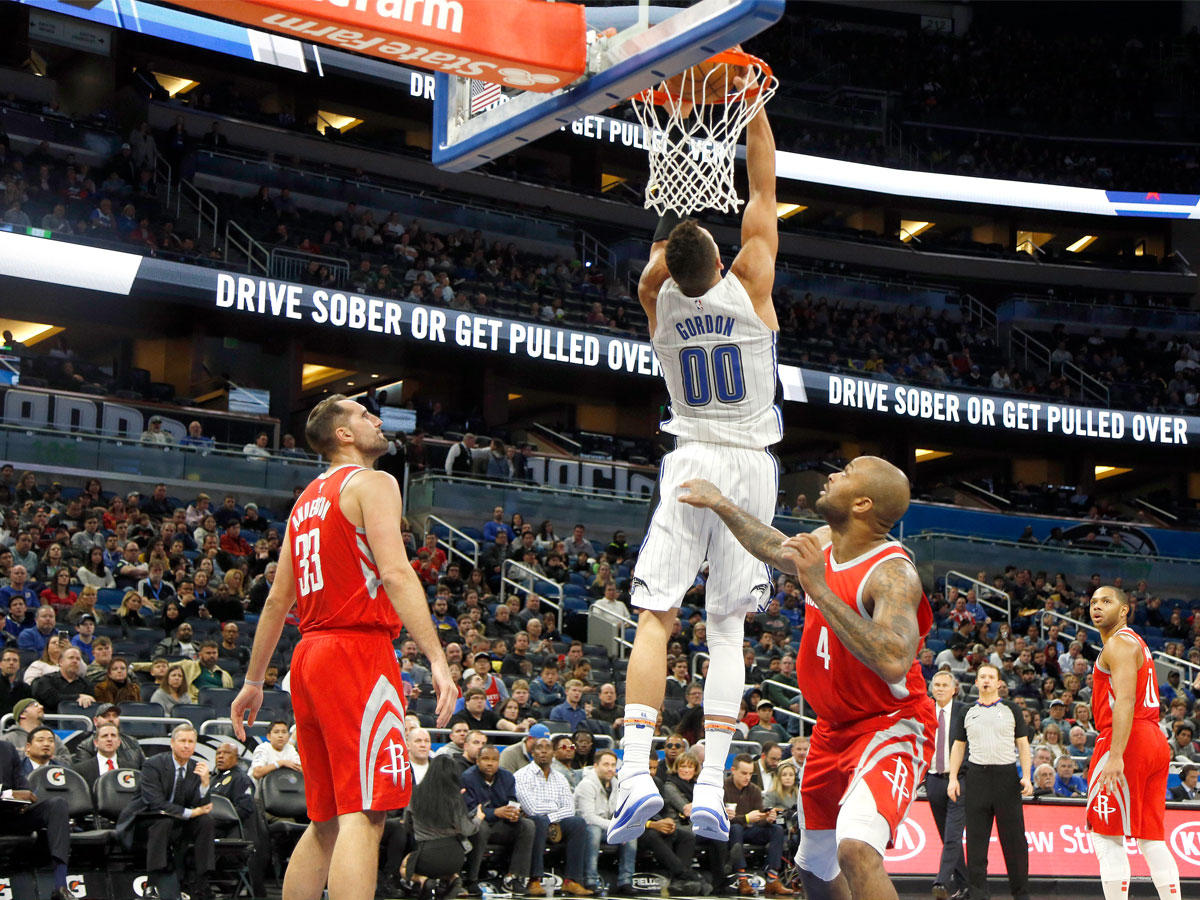 جانب من مباراة هيوستن روكتس وأورلاندو ماجيك