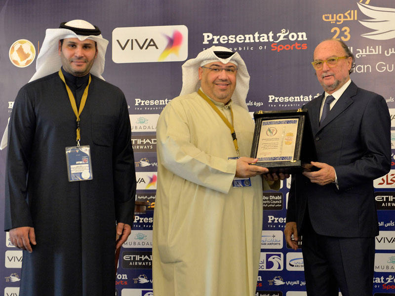 الزميل الشمالي يتسلم تكريم الكويت بأفضل تنظيم