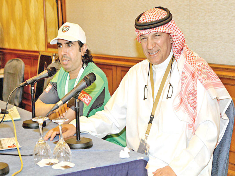 الزميل جابر نصار خلال البرنامج الإذاعي