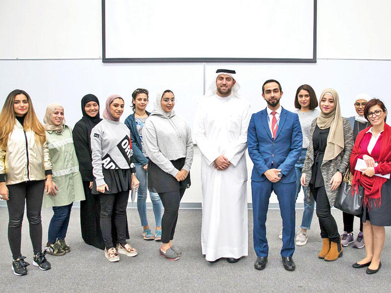 صورة جماعية لحضور الندوة