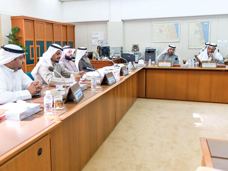 «المرافق» تقر قانون المجلس البلدي