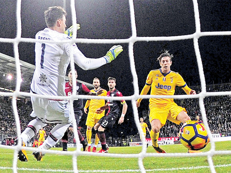 بيرنارديسكي نجم يوفنتوس يحرز هدفه