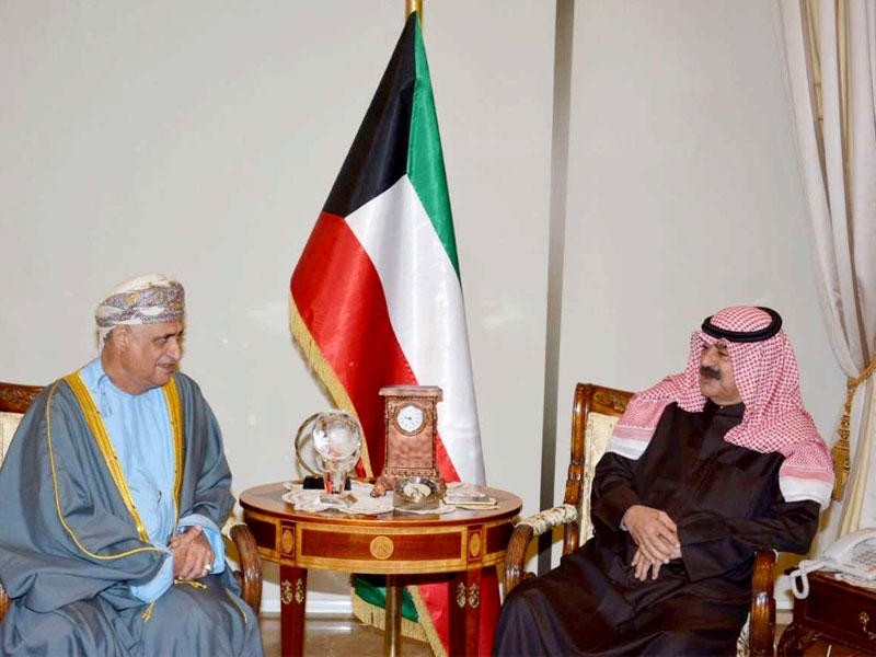 الجارالله أثناء استقباله سفير عمان