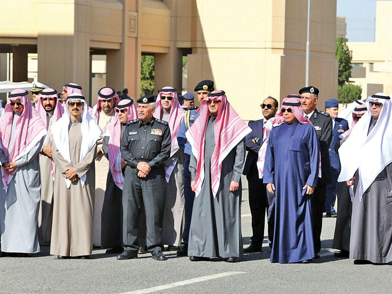 الجراح ونظيره السعودي والدوسري خلال العرضn