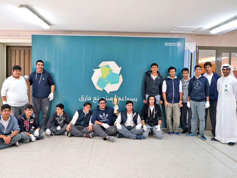 بعض الطلبة بعد إحدى المسابقات