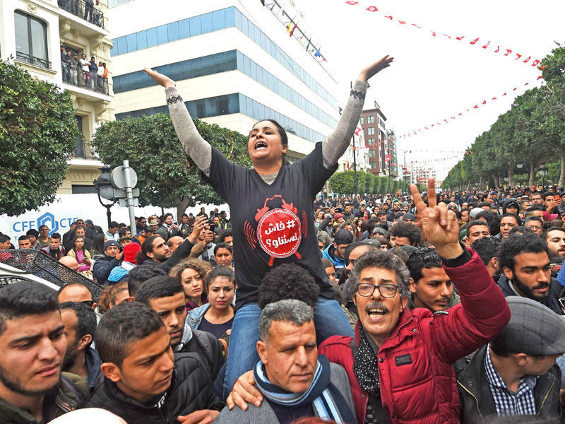 تونسية تقود تظاهرة ضد الحكومة والغلاء في العاصمة أمس (أ ف ب)