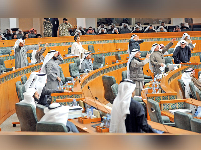 سجال «التقاعد المبكر» رفع الجلسة مؤقتاً أمسt(تصوير عبدالله الخلف)